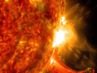 Solar Storm: सूरज में हुए विस्फोट से निकलीं तरंगें, धरती के करीब से गुजरेंगी