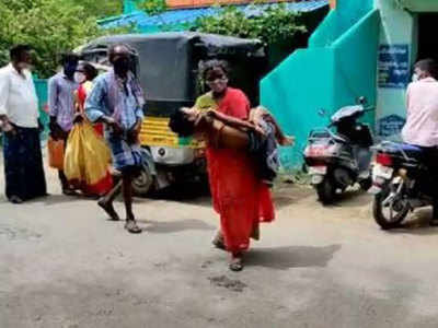 Andhra Pradesh News: ऐक्सिडेंट के बाद नाक से लगातार बहता था खून, डॉक्टर्स नेे हाथ खड़े किए, कोर्ट में इच्छामृत्यु की मांग...9 साल के बच्चे ने मां की गोद में तोड़ा दम