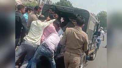 कानपुरः पुलिस की जीप घेरकर हत्यारोपी हिस्ट्रीशीटर को बीजेपी नेता ने भगाया, जमकर हुआ बवाल, आरोपी फरार