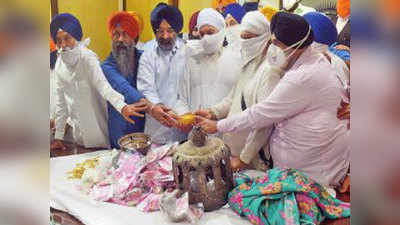 Delhi News: वाह! गुरुद्वारा कमिटी दान में मिले सोने-चांदी से बनाएगी कोविड अस्पताल
