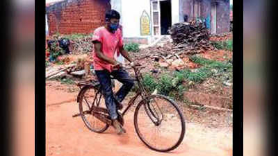 Karnataka News: बेटे की दवा लाने के लिए पिता ने 300 किमी चलाई साइकल, पैरों में पड़े छाले, कमर में भयानक दर्द