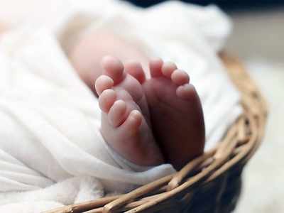 Varanasi news: महिला ने दिया आठ मुंह, नाक, आंखों वाले बच्‍चे को जन्‍म... 15 मिनट बाद मौत