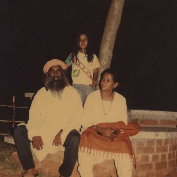 சத்குரு ஜக்கி வாசுதேவ் மற்றும் அவரது மனைவி விஜி Rare Photos