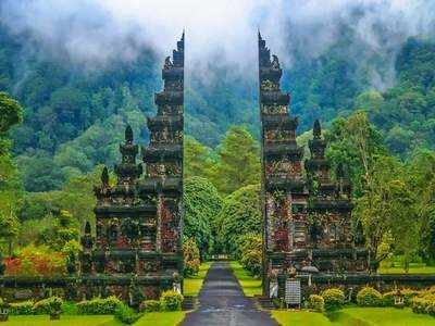 बाली घूमने जा रहे हैं? इन मंदिरों की कलाकारी को भी देखने के लिए निकालें वक्त