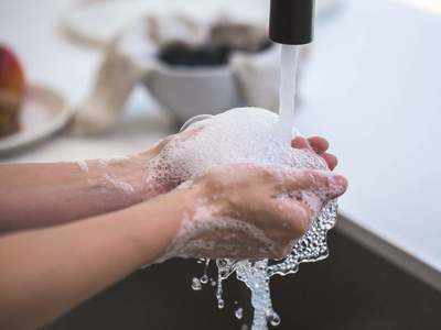 Hand washing Tips: कोरोना से बचना है तो इन चीजों को छूने के बाद जरूर धो लें अपने हाथ