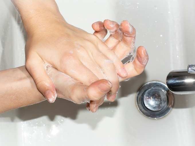 ​हाथों को धोना प्राथमिकता-