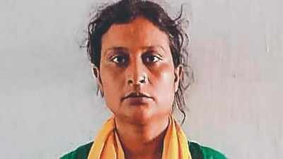 Bihar Crime News: मुजफ्फरपुर में महिला ड्रग्स माफिया गिरफ्तार, कपड़े की दुकान की आड़ में करती थी स्मैक का धंधा