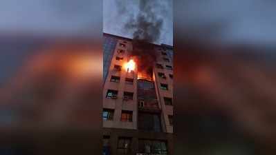 Noida news: नोएडा के कसाना टावर में लगी भीषण आग, कई दफ्तर चपेट में, मची अफरा-तफरी
