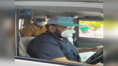 Lucknow news: रिटायरमेंट पर सौंपी गाड़ी की चाबी तो सीनियर डीएमई ने कार खोलकर बैठाया, खुद गाड़ी चलाकर ड्राइवर को छोड़ा घर