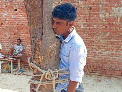 गेहूं की बोरी चुराने पर युवक को पेड़ से बांधा, सोशल मीडिया पर वायरल हुआ वीडियो तो हरकत में आई पुलिस, बंधक को छुुड़ाया