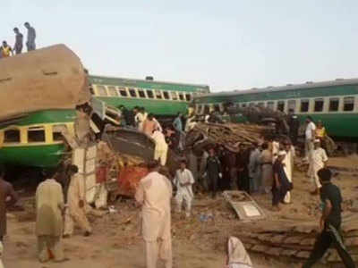 Pakistan train accident पाकिस्तानमध्ये भीषण रेल्वे अपघात; दोन ट्रेनची धडक, ३० ठार व ५० हून अधिक जखमी