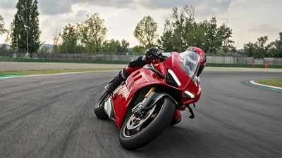 2021 Ducati Panigale V4 भारत में हुई लॉन्च, कीमत सुन कर उड़ जाएंगे होश
