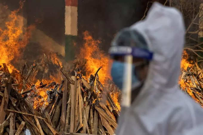 മരണം പതിനായിരം കടന്നു