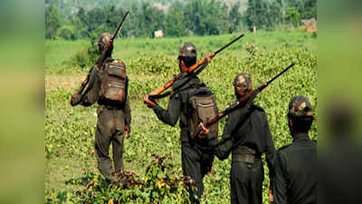 Jharkhand News : पीएलएफआई का एरिया कमांडर कुंवर उरांव समेत छह उग्रवादी गिरफ्तार