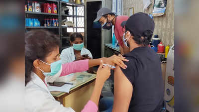 ब्लॉगः ज्यादा से ज्यादा लोगों को टीका लगाने में मदद कर सकता है चुनाव आयोग
