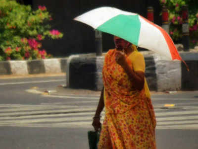 Delhi Weather: दिल्ली में आज प्रचंड गर्मी, पारा जाएगा 43 तक... जानिए कब होगी राजधानी में बारिश