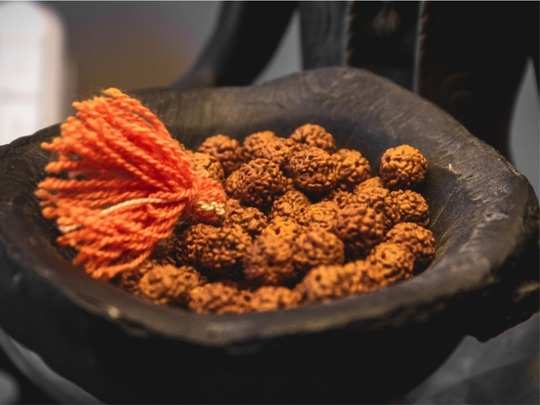 Rudraksha Benefits: बड़े से बड़ा रोग ठीक कर सकता है रुद्राक्ष, साइंस ने भी माना इसे दिल के दौरे और हाई बीपी का अच्‍छा उपचार - 5 scientific health benefits of wearing