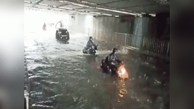 Mumbai rain: मुंबई में बरसी आफत, मॉनसून की पहली ही बारिश से डूबी सड़कें, जाम और जलभराव से थमी रफ्तार