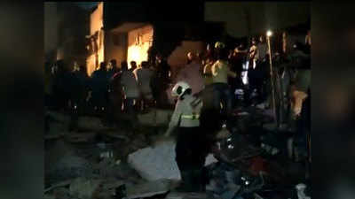 Mumbai Building Collapse मुंबई: मालवणी येथे इमारतीवर इमारत कोसळली; ५ जणांना वाचवण्यात यश