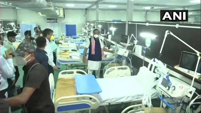 असम: मुख्यमंत्री हेमंत बिस्वा सरमा ने गुवाहाटी के सरूसजाई स्टेडियम में 300 बेड के कोविड अस्पताल का उद्घाटन किया।
