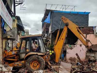 Mumbai Building Collapse : दुध आणायला गेले आणि मागे क्षणात संपलं कुटुंब, ६ मुलांसह १० जणांचा मृत्यू