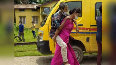 Assam Viral Photo: ससुर को पीठ पर लादकर अस्पताल ले जाती महिला की कहानी, मैं हार चुकी थी, कोई मदद को आगे नहीं आया