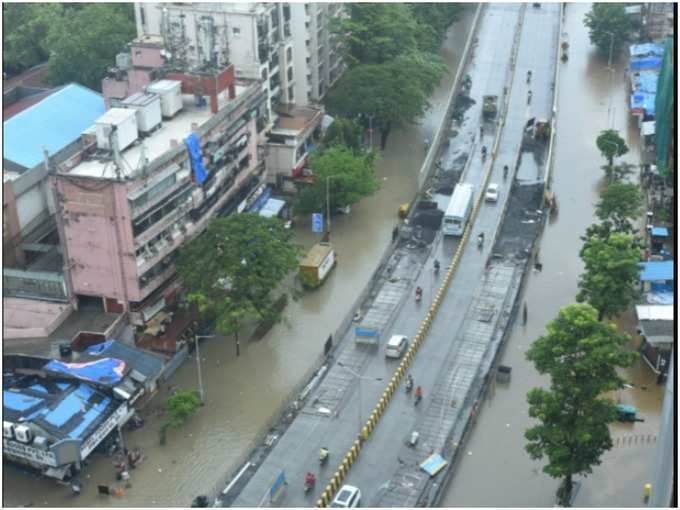 मॉनसून की बारिश से नहा उठी मुंबई, हर तरफ जलभराव