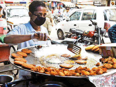 दिल्ली की वो 5 जगह जहां 200 रु से भी कम में मिलता है स्वादिष्ट और भरपेट खाना