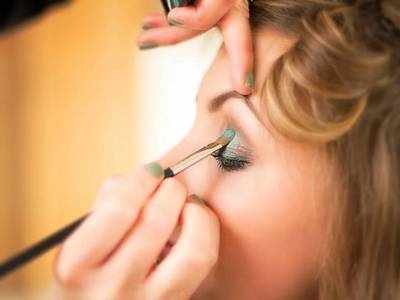 Eye Makeup : चेहरे के साथ-साथ आंखों की सुंदरता भी है जरूरी, ट्राय करें ये Eye Makeup Kit