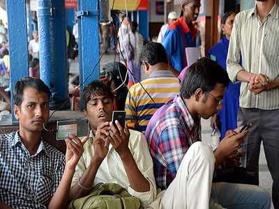 আপনার WiFi পাসওয়ার্ড ব্যবহার করছে পাড়া-পড়শির সকলেই? এই উপায়ে হাতেনাতে ধরুন...