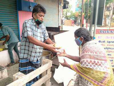 கோவை டீ கடைக்காரருக்கு வருமானமே கஷ்டம் ஆனாலும் அன்னதானம் செய்து ஏழைகள் பசியை போக்குகிறார்!