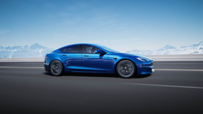 अखेर Tesla ने लाँच केली जगातील सर्वात वेगवान कार, किंमत-स्पीड बघून व्हाल हैराण