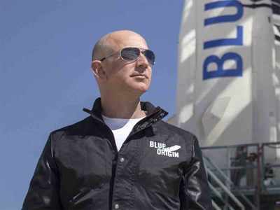 Jeff Bezos च्या बाजुला बसून अंतराळात जाण्यासाठी पठ्ठ्याने मोजले तब्बल २०५ कोटी रुपये