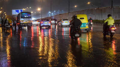 Delhi Monsoon Update: दिल्ली में मंगलवार को हल्की बारिश के आसार, मॉनसून में दो दिन की देरी