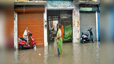 Lucknow News: मॉनसून से पहले हुई बारिश में बहे नाला सफाई के दावे, सड़कें हुईं पानी, घरों में घुसी गंदगी