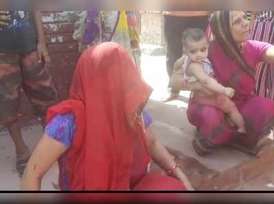 Lalitpur News: पत‍ि की मारपीट से दुखी मह‍िला ने 8 माह की बेटी को गोद में तालाब में लगाई छलांग, पुजारी ने बचाई जान