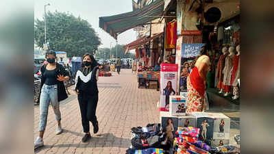 Delhi Markets Open: बाजार खुलते ही लौटा अतिक्रमण, फुटपाथों पर सजने लगीं रेहड़ी-पटरियां भी