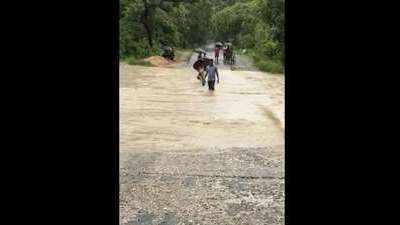 Kushinagar Flood: कुशीनगर पर मंडरा रहा है बाढ़ का खतरा, उफान पर है बड़ी गंडक नदी