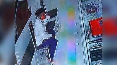 Seoni News: जूलरी शोरूम में दिनदहाड़े लूट, 2 मिनट के अंदर 6 लाख के जेवर लेकर फरार हुए लुटेरे