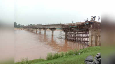 Jharkhand News : करोड़ो का पुल क्षतिग्रस्त, कार्य बंद करने के आदेश के बावजूद हो रहा था कार्य