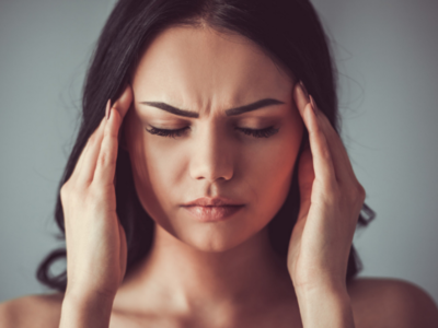 <strong>Headache remedies : </strong>डोकेदुखीपासून मिळेल अगदी २ मिनिटांत आराम, फक्त ‘या’ पद्धतीने दाबा डोकं! 