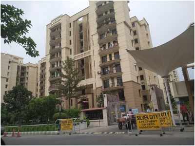 Noida Biggest Theft: चोरी का पता चलने के बाद खाली कर दिया गया था सिल्वर सिटी का फ्लैट