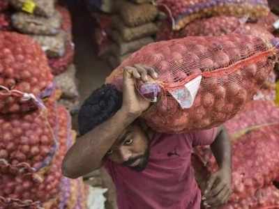 குறைந்தது வெங்காயம் விலை... உயர்ந்தது தக்காளி!