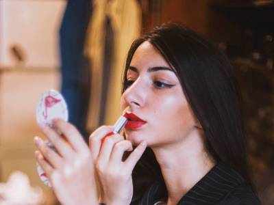 Bold Lipstick For Women : वार्डरोब रिफ्रेश सेल से खरीदें ये Lipstick और पाएं बोल्ड और अट्रेक्टिव लुक