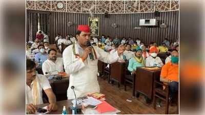 Kanpur News: कानपुर में मेयर और नगर आयुक्त के बीच छिड़ी जंग, सीएम तक पहुंचेगा मामला