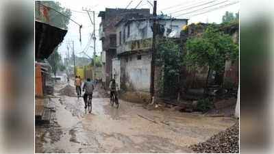 Mirzapur News: मिर्जापुर में अमृत योजना का ऐसा हाल, बाइक-पैदल से चलना हुआ खतरनाक