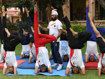 Yoga Day: योग दिवस पर इस बार बदली सी होगी दिल्ली, पार्कों और सोसायटियों में नहीं होगा सामूहिक आयोजन