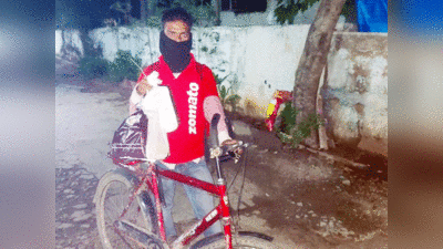 Hyderabad news: साइकल से करता था फूड डिलीवरी, एक कस्टमर की पहल से मिली बाइक