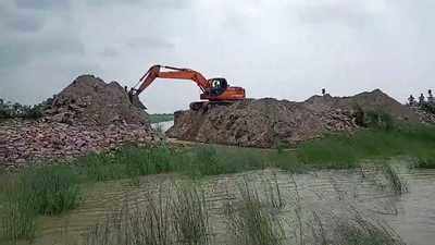 Sattarghat Bridge : देख लीजिए नीतीश सरकार का बाढ़ मैनेजमेंट, अपनी ही बनाई सरकार को क्यों काट डाला?