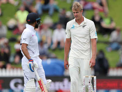 Jamieson vs Kohli: आरसीबी के गेंदबाज काइल जैमीसन अपने प्लान में हुए कामयाब, कप्तान विराट कोहली को फंसाया जाल में